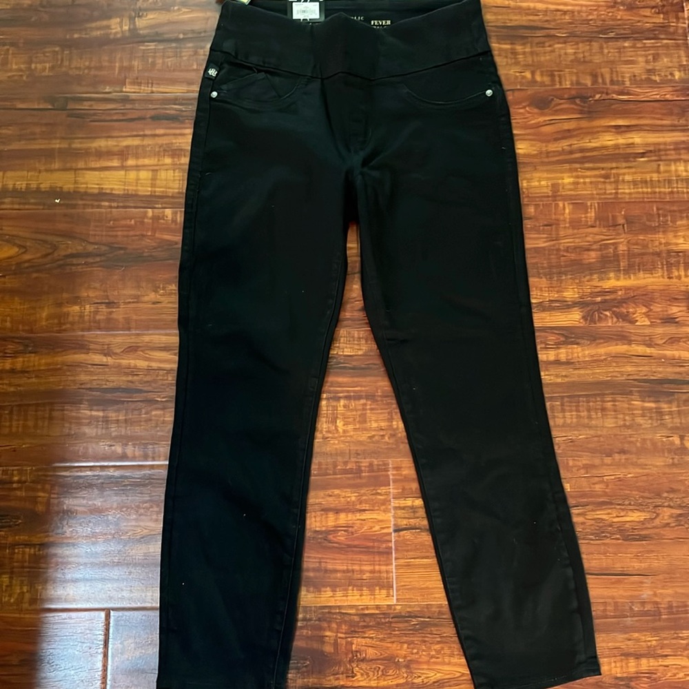 NWT Women’s Rock & Republic jeans
